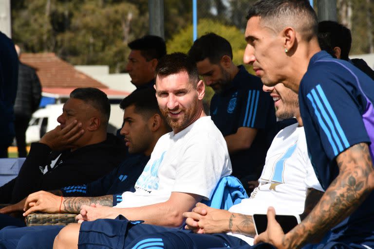 Lionel Messi estuvo en Ezeiza junto al resto del plantel viendo a la selección argentina Sub 23; aún no se sabe si viajará a La Paz