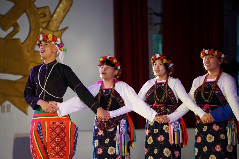 《圖說》金山高中原住民藝能班畢業戲劇精彩展演。〈金山高中提供〉