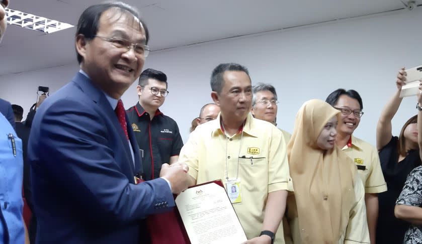 Works Minister Baru Bian (left) handing over letter of appointment to state PWD director Datuk Zuraimi Sabki for state PWD as superintending officer, February 20, 2020. ― Picture by Sulok Tawie