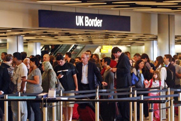 UK airport delays caused by technical problems: fights break out