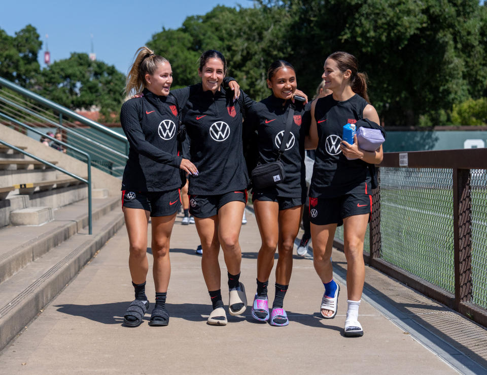 Ashley Sanchez, Savannah DeMelo, Alyssa Thompson, and Emily Fox arrive at the field during USWNT training