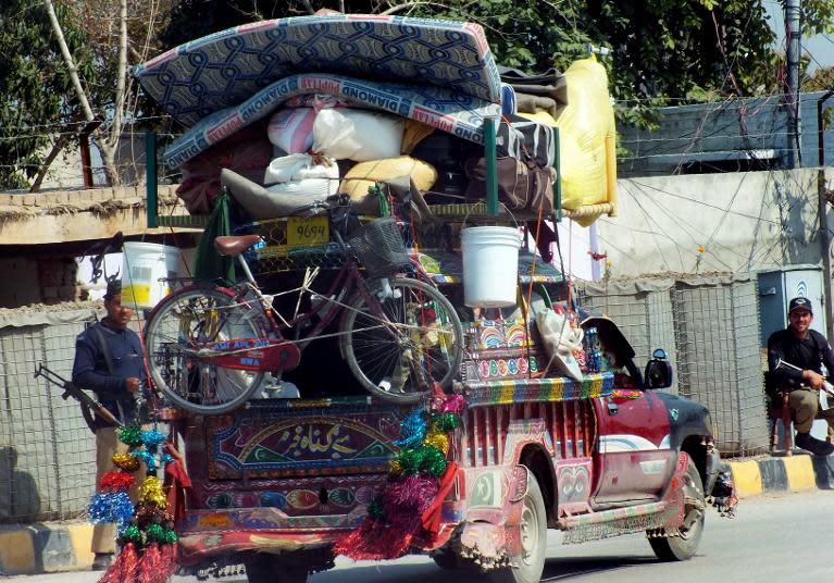 Internally displaced tribal civilians, fleeing from military operations against Taliban militants in North Waziristan, arrive in Bannu on March 1, 2014