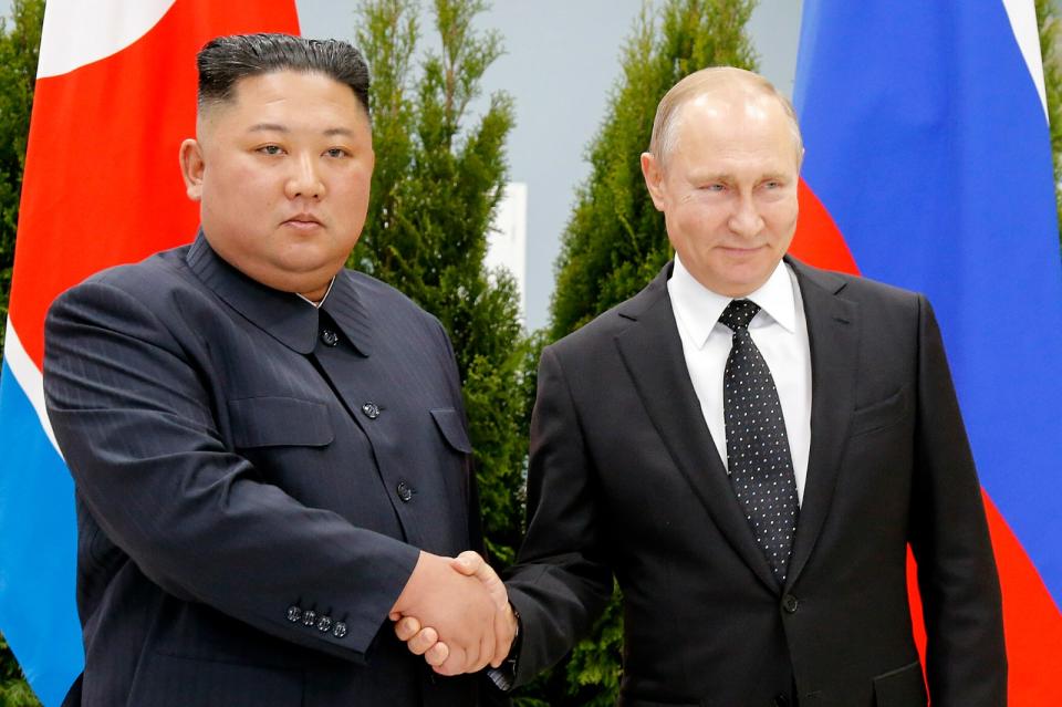 2019年4月25日，北韓領導人金正恩（左）與俄羅斯總統普丁（右）在海參崴會面。美聯社
