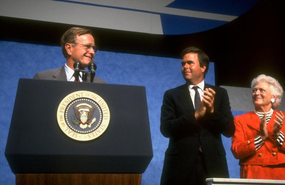 Jeb Bush applauds George HW Bush as Barbara Bush looks on