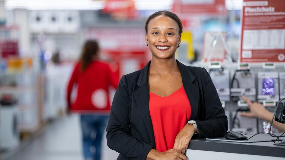 Madeleine Bergmann macht beim Elektronikhändler MediaMarktSaturn eine Ausbildung zur Kauffrau im E-Commerce. Den Beruf gibt es erst seit 2018.