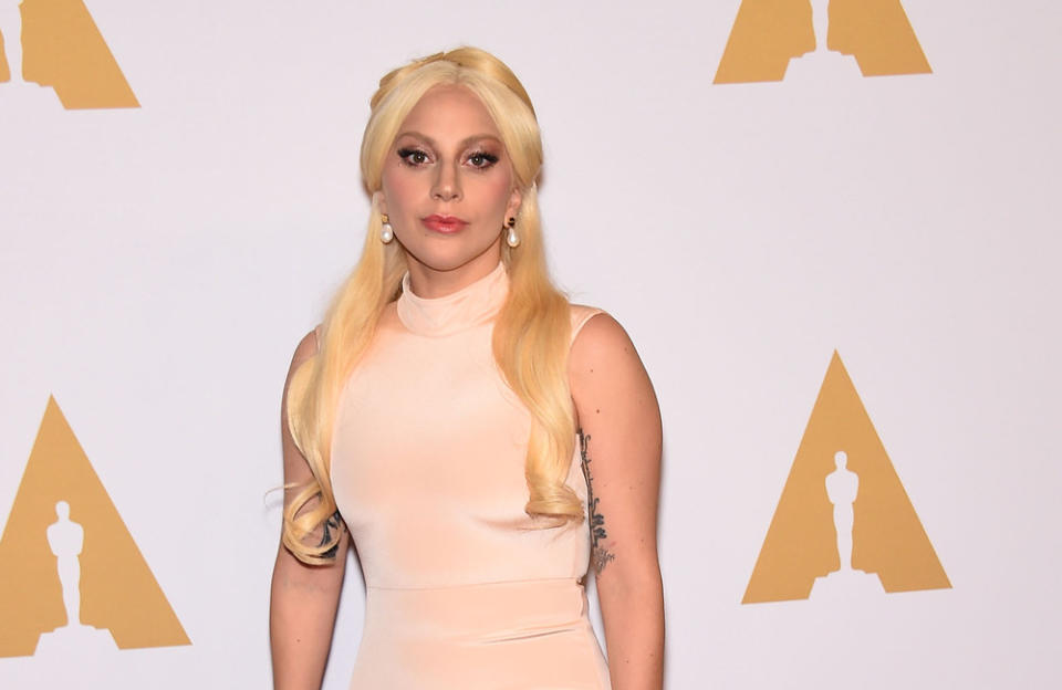 Lady Gaga, connue pour de nombreux titres à succès comme "Bad Romance" et "Poker Face", a fréquenté l'école catholique du couvent du Sacré-Cœur, située dans le quartier de Manhattan à New York. Dans une interview accordée au Star Tribune en 2009, la star de la musique s'est rappelée comment était sa scolarité. Elle a déclaré : "[J'étais] très dévouée, très studieuse, très disciplinée. Je faisais de la musique tous les jours. Répétition, entraînement, piano. Je jouais dans des pièces de théâtre et dans des groupes. Et j'avais de très bonnes notes."