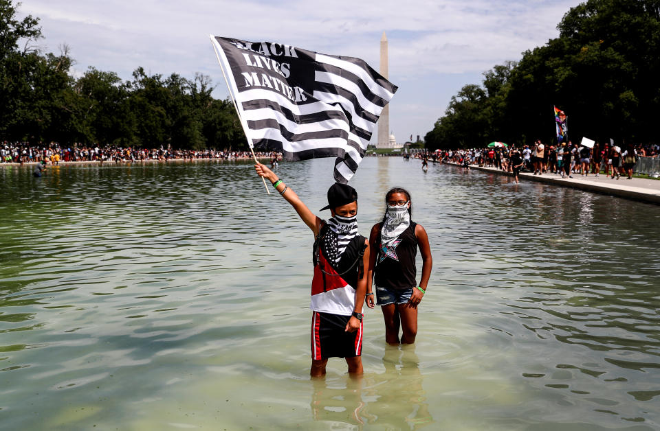 "Black Lives Matter"-Demonstranten vor dem Lincoln Memorial in Washington (Bild: Reuters/Tom Brenner)