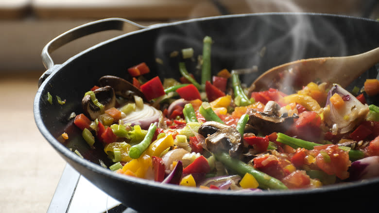 vegetable stir fry cooking
