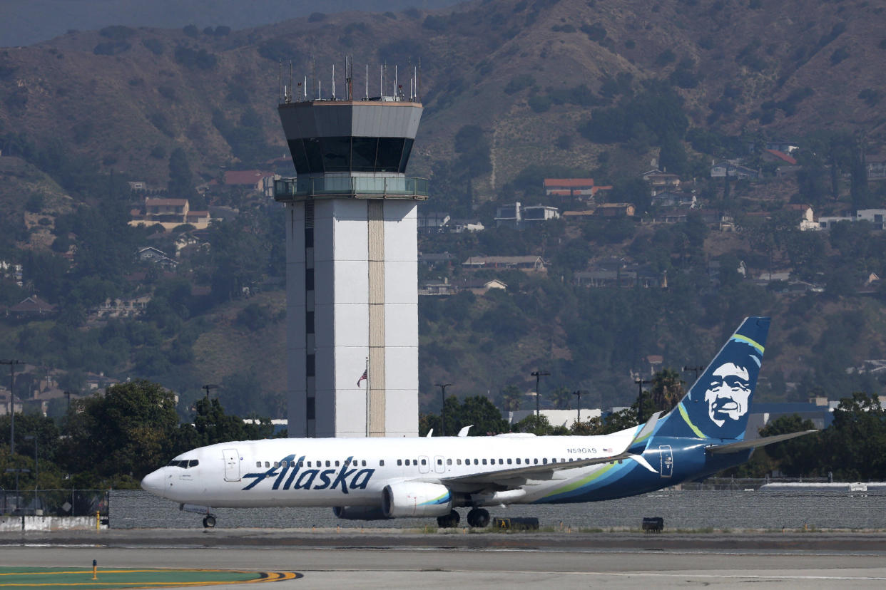 Un avion Alaska Airlines. La compagnie a cloué une partie de sa flotte au sol après l’ouverture en plein vol d’une porte.