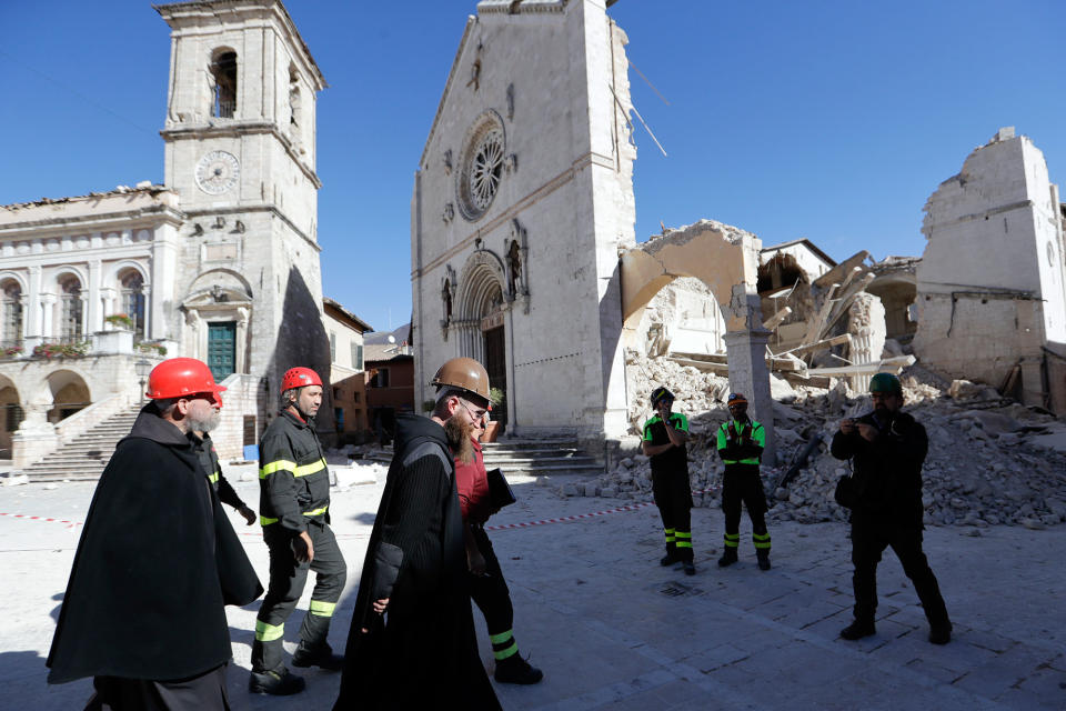 New earthquake rocks Italy, flattens historic basilica