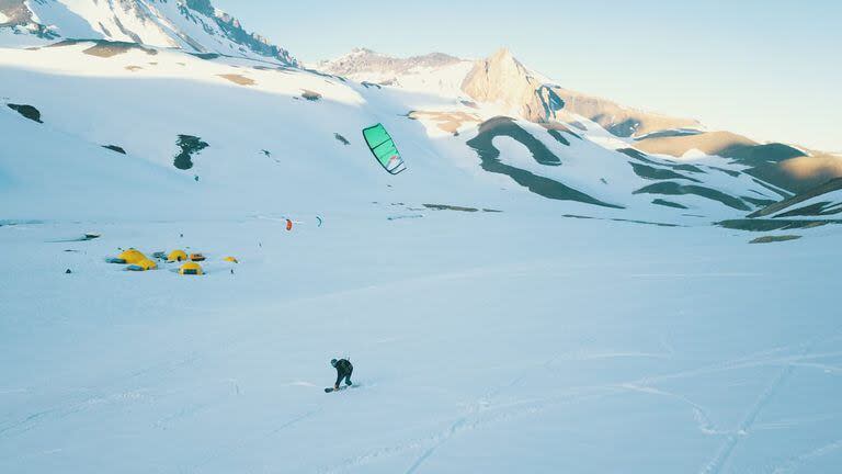 Snowkite en el emprendimiento con domos de Malargüe, en el sur mendocino