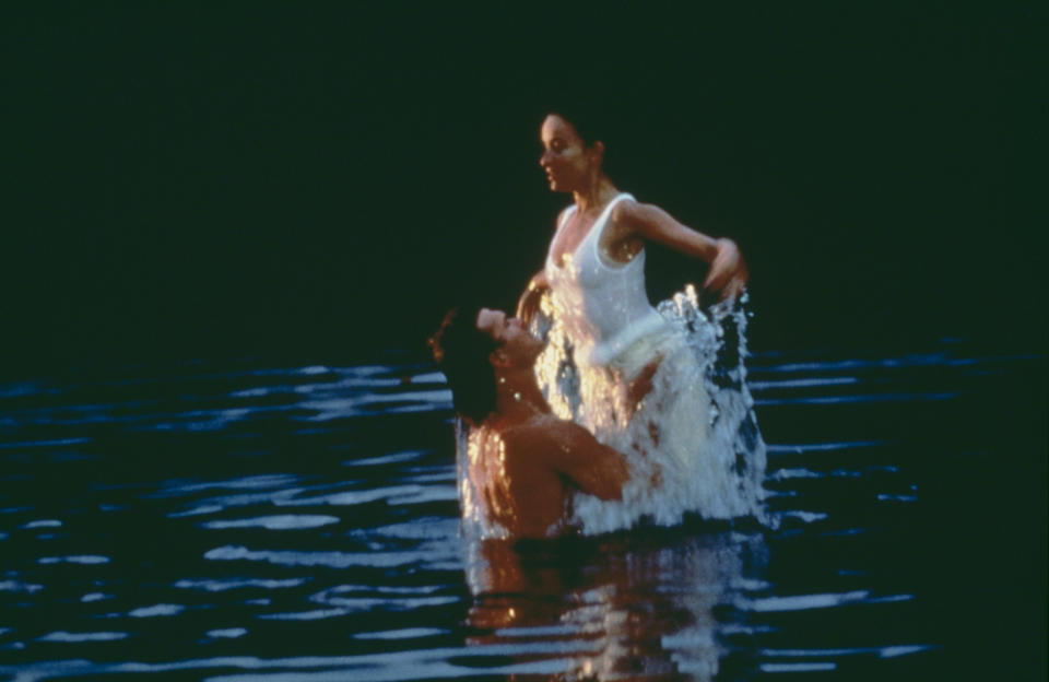 Los actores estadounidenses Patrick Swayze (1952 - 2009) y Jennifer Grey protagonizan la película 'Dirty Dancing', 1987. (Fotografía de /Getty Images)