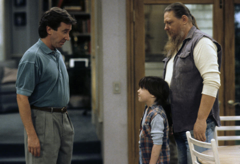 Tim Allen and Earl Hindman with five year old Drake Bell on the set of "Home Improvement"