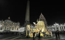 <p>Pope Francis prays in front of the nativity scene after celebrating a new year’s eve vespers Mass in St. Peter’s Basilica at the Vatican, Sunday, Dec. 31, 2017. (Photo: Andrew Medichini/AP) </p>