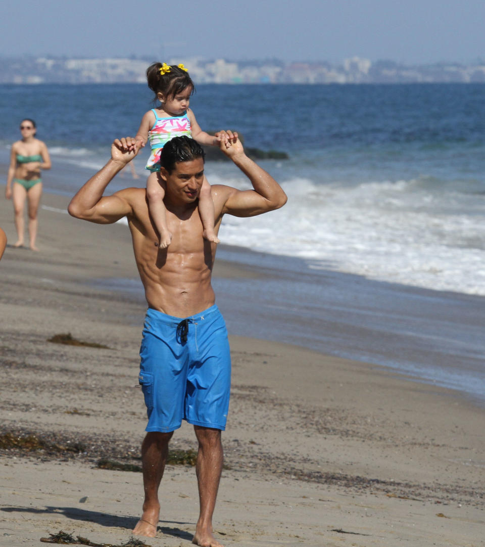 Mario Lopez: "I played with my baby at the beach"