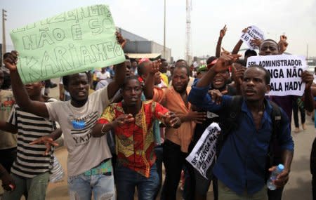 Protesters demonstrate against corruption in Luanda, Angola, April 7, 2018.  REUTERS/Stephen Eisenhammer