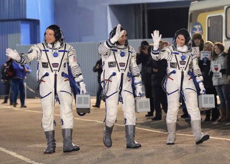 International Space Station (ISS) crew Terry Virts (L-R) of the U.S., Anton Shkaplerov of Russia, and Samantha Cristoforetti of Italy, walk during a sending-off ceremony before the launch of the Soyuz TMA-15 M spacecraft at the Baikonur cosmodrome in Kazakhstan November 23, 2014. REUTERS/Maxim Shipenkov/Pool