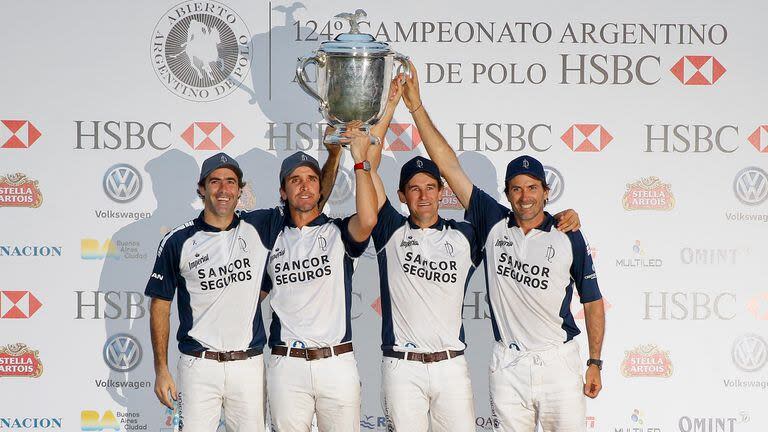 Junto a Pablo Mac Donough, nueve veces conquistaron el Argentino Abierto Juanma Nero, Pelón Stirling y Adolfo Cambiaso.