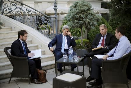 U.S. Secretary of State John Kerry (C) and State Department Chief of Staff Jon Finer (L) meet with members of the U.S. delegation at the garden of the Palais Coburg hotel where the Iran nuclear talks meetings are being held in Vienna, Austria July 10, 2015. REUTERS/Carlos Barria