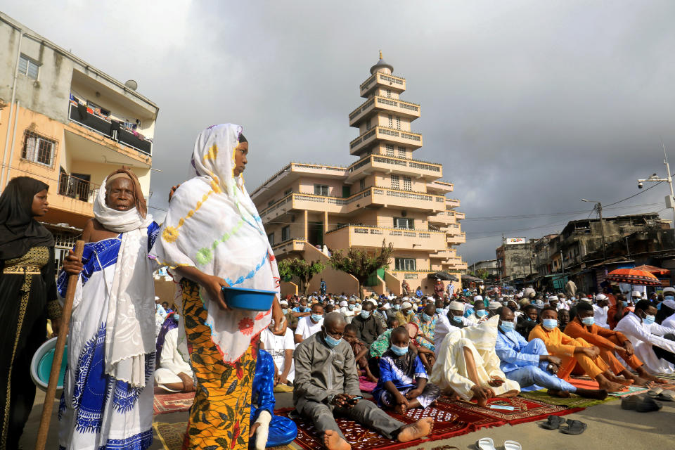 Muslims offer Eid al-Adha prayers during the outbreak of the coronavirus disease (COVID-19) in Abidjan, Ivory Coast July 31, 2020. REUTERS/Thierry Gouegnon