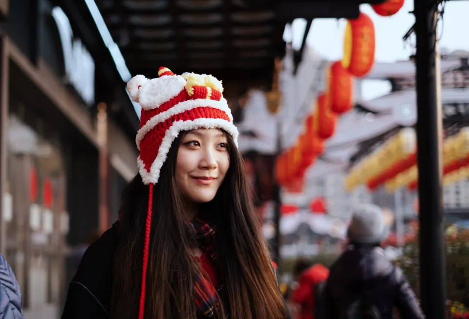 農曆春節將至，不少民眾會安排走春行程、家庭旅遊，過年期間的天氣也成為網友相當關注的話題之一。（示意圖／Getty Images）