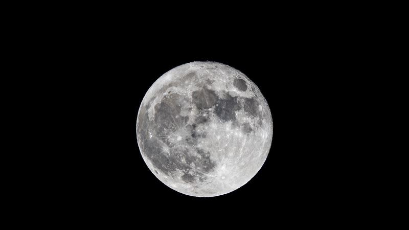  最美「超級藍月」曝光，攝影施林建邦在黑夜中等到奇蹟。（圖／攝影師林建邦提供）