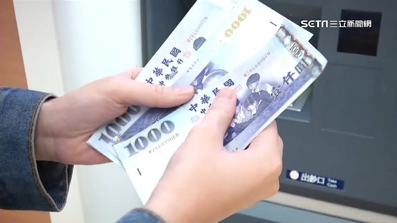 全民普發6000元，傳出可以透過線上申請、ATM、郵局這3種方式領取。