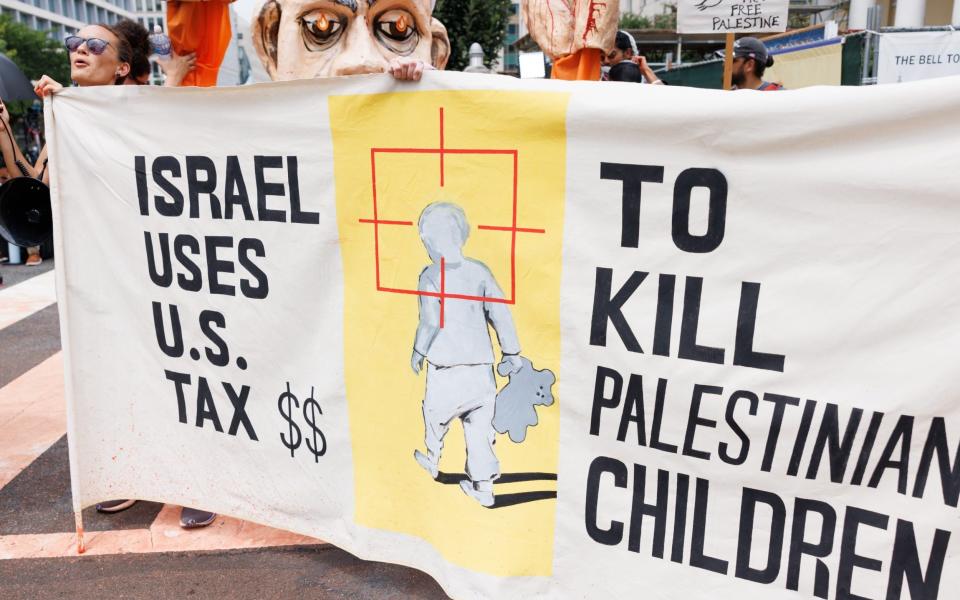 Pro-Palestinian protesters demonstrate against Israeli Prime Minister Benjamin Netanyahu in front of the White House