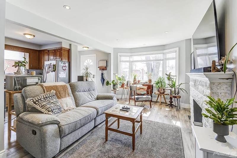 <span>This living room started gray, white, and navy, but got a maximalist makeover. Credit: <a href="https://www.instagram.com/marinaporter/" rel="nofollow noopener" target="_blank" data-ylk="slk:Marina Porter;elm:context_link;itc:0;sec:content-canvas" class="link ">Marina Porter</a></span> <span class="copyright">Credit: <a href="https://www.instagram.com/marinaporter/" rel="nofollow noopener" target="_blank" data-ylk="slk:Marina Porter;elm:context_link;itc:0;sec:content-canvas" class="link ">Marina Porter</a></span>