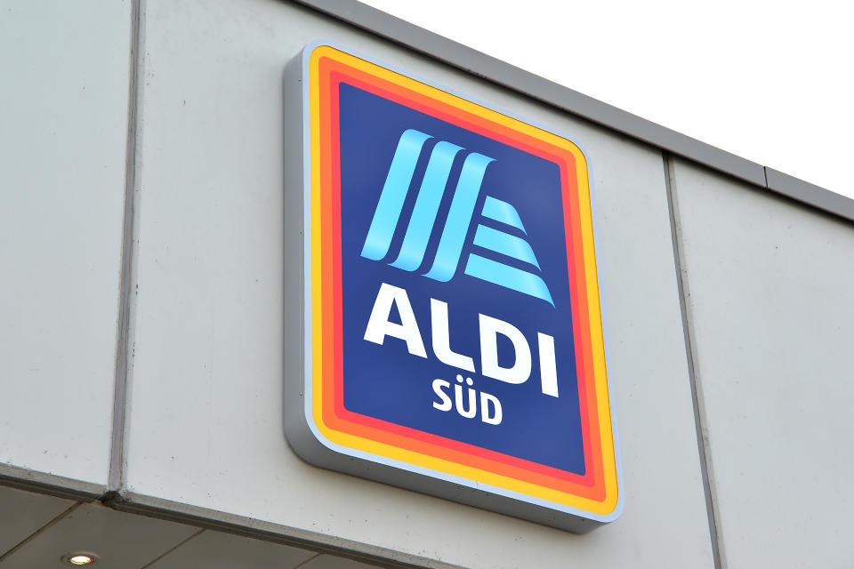 Eine Kassiererin bei Aldi Süd wollte einen Blick in die Rucksäcke zweier Kunden werfen. Darf sie das? (Bild: ddp)