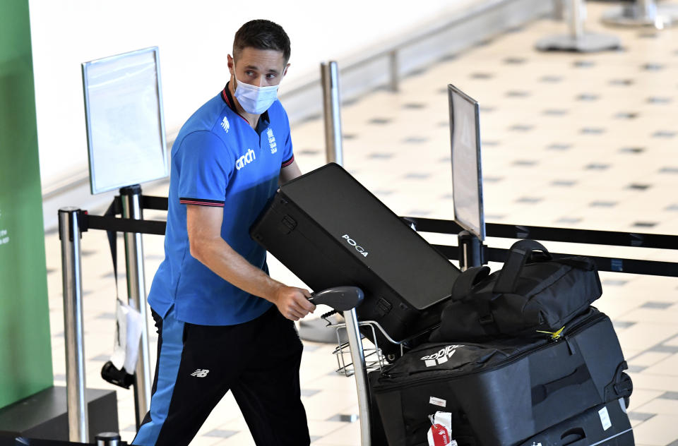 England cricketer Chris Woakes arrives at the Brisbane International Airport, Tuesday, Nov. 16, 2021. Members of the Australian and England cricket teams flew into Brisbane, where they will quarantine for 14 days ahead of the Ashes series. (Darren England/AAP Image via AP)