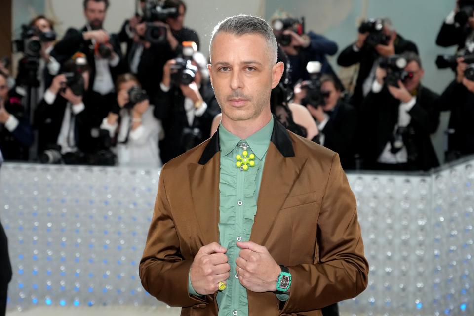 NEW YORK, NEW YORK - MAY 01: Jeremy Strong attends the 2023 Met Gala Celebrating &quot;Karl Lagerfeld: A Line Of Beauty&quot; at Metropolitan Museum of Art on May 01, 2023 in New York City. (Photo by Jeff Kravitz/FilmMagic)