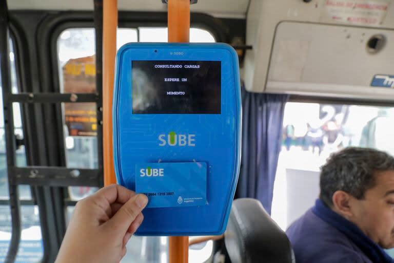 El saldo negativo de la tarjeta SUBE se actualiza con cada aumento del viaje mínimo en colectivo