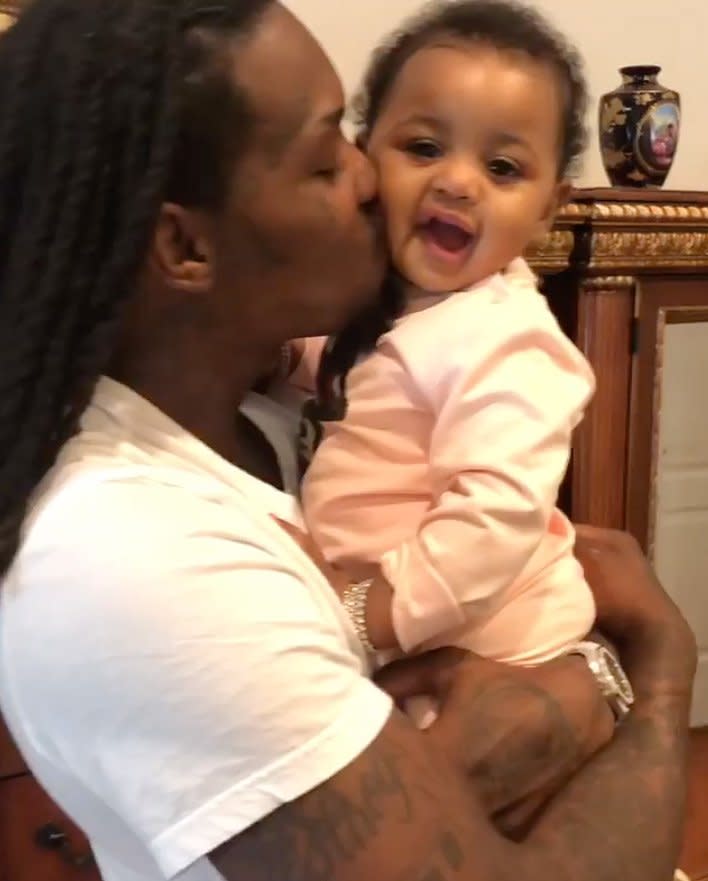 No wonder her dad, Offset (whose real name is Kiari), wants to kiss them so often. 