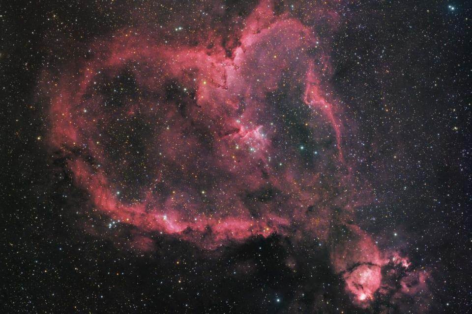 外型酷似愛心的仙后座星雲IC 1805。   圖：台北天文館／提供