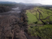 <p>Una de las peores tragedias que nos sorprendió en 2018 fue la erupción del Volcán de Fuego en Guatemala. Más de 200 personas murieron y miles resultaron heridas y damnificadas. En las últimas semanas la actividad del volcán, situado a solo 50 kilómetros de la capital, ha vuelto a causar pánico entre los ciudadanos. En la gráfica se puede observar la acción devastadora del volcán de Fuego. (AP Foto/Rodrigo Abd) </p>