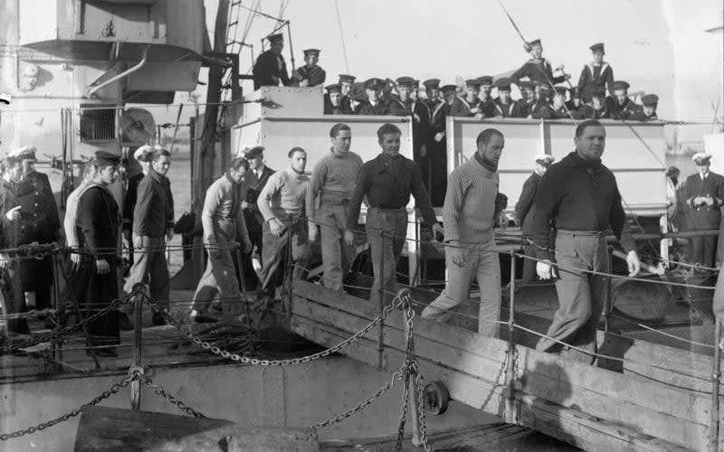 German PoWs disembarking from the Hesperus