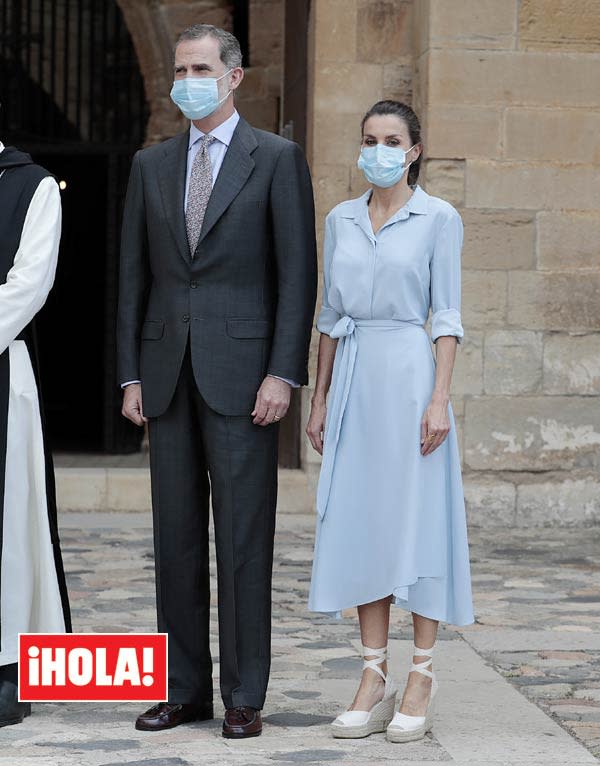 Reina Letizia con vestido camisero 