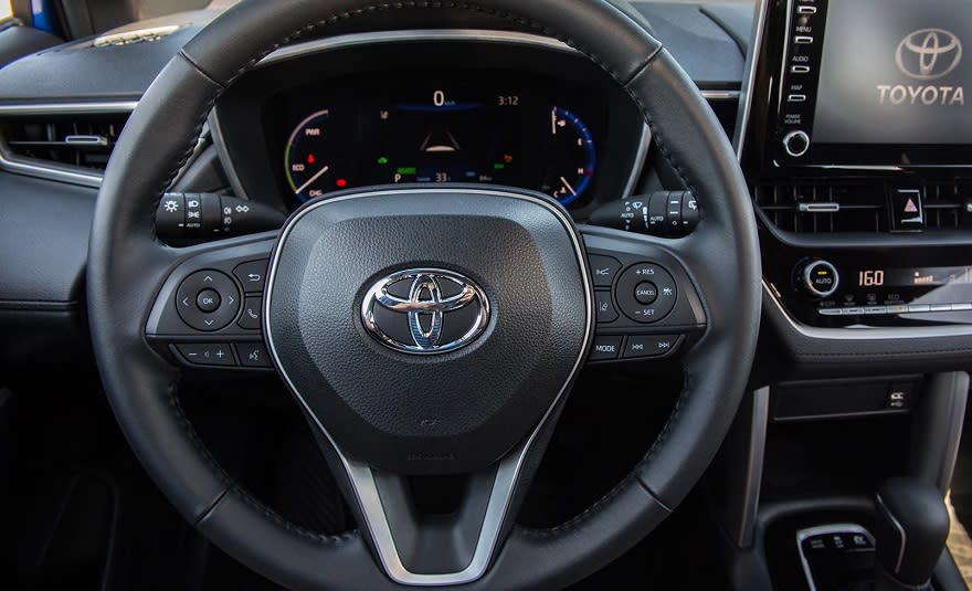 Por dentro, el Toyota Corolla Cross Hybrid es de alta calidad.
