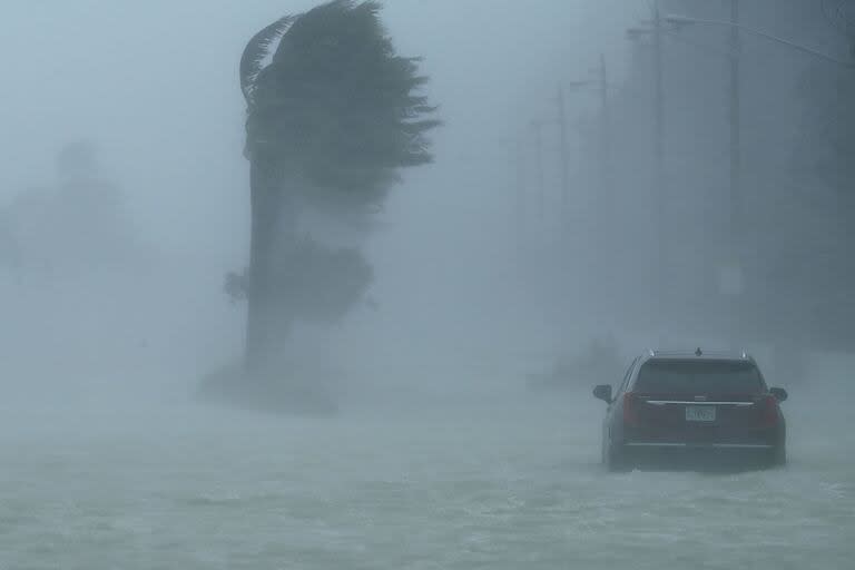 Irma, uno de los huracanes más poderosos jamás vistos, golpeó Florida con intensas lluvias y ráfagas de viento de más de 200 km por hora