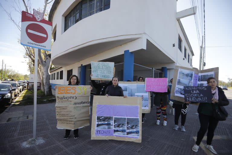 Padres y docentes reclaman por las pésimas condiciones de la Escuela Secundaria N°39, situada en Rincón de Milberg, Tigre