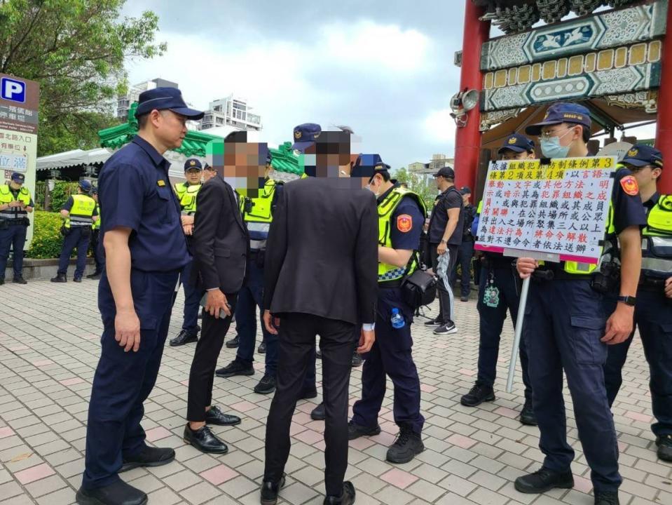 「四海幫劉德華」6/9告別式有千人送行，警方出動優勢警力盤查。中山警分局提供