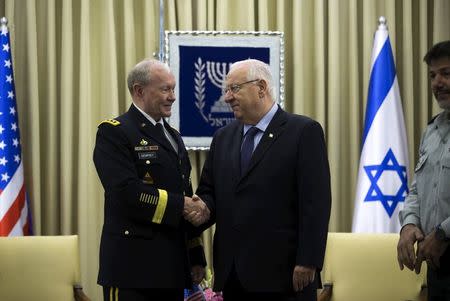 Israel's President Reuven Rivlin (R) shakes hands with Chairman of the Joint Chiefs of Staff U.S. Army General Martin Dempsey during their meeting in Jerusalem June 10, 2015. REUTERS/Ronen Zvulun