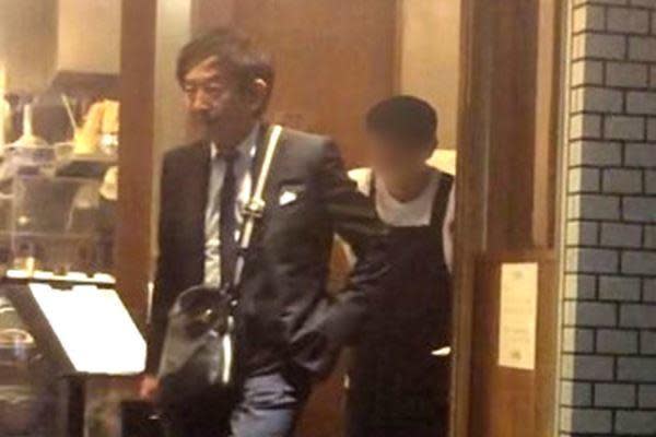 石田純一被目擊深夜獨自到中華料理店用餐，嗜酒的他連啤酒都沒點。（網路圖片）