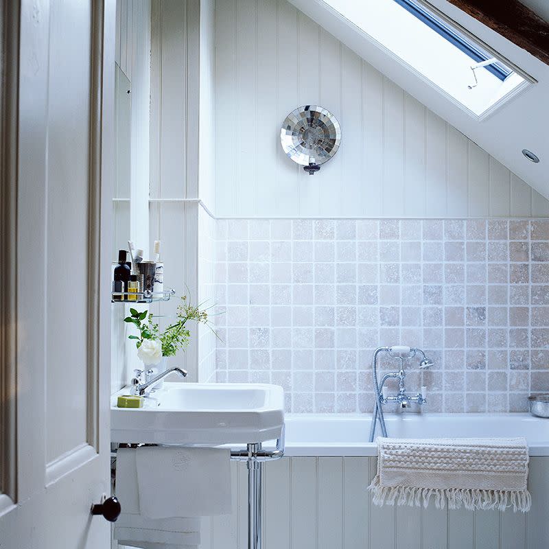 10 expert tips to make your bathroom look bigger