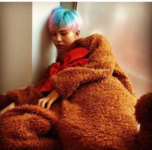 G-Dragon reveals his new hair style