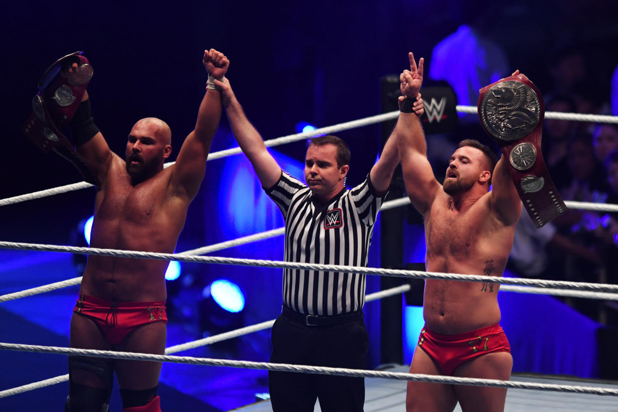 FTR como Campeones de Parejas de la WWE en 2019. (Etsuo Hara/Getty Images)