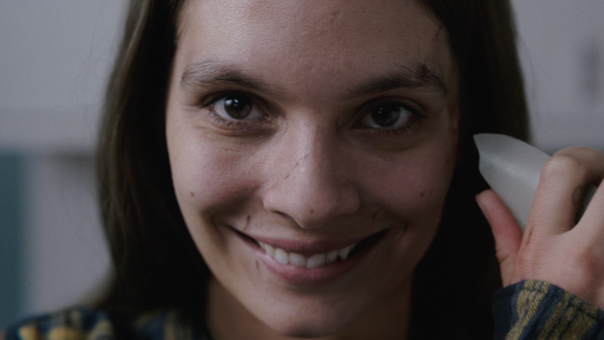  Caitlin Stasey as Laura Weaver smile death Smile 2022 movie. 