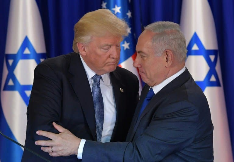 US President Donald Trump (L) and Israeli Prime Minister Benjamin Netanyahu shake hands before an official dinner in Jerusalem on May 22, 2017