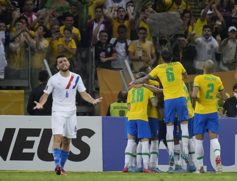 Brazil players celebrated after their teammate Brazil's Rodrygo scoring his side's 4th goal against Paraguay during a qualifying soccer match for the FIFA World Cup Qatar 2022 at Mineirao stadium in Belo Horizonte, Brazil, Tuesday, Feb. 1, 2022. (AP Photo/Andre Penner)